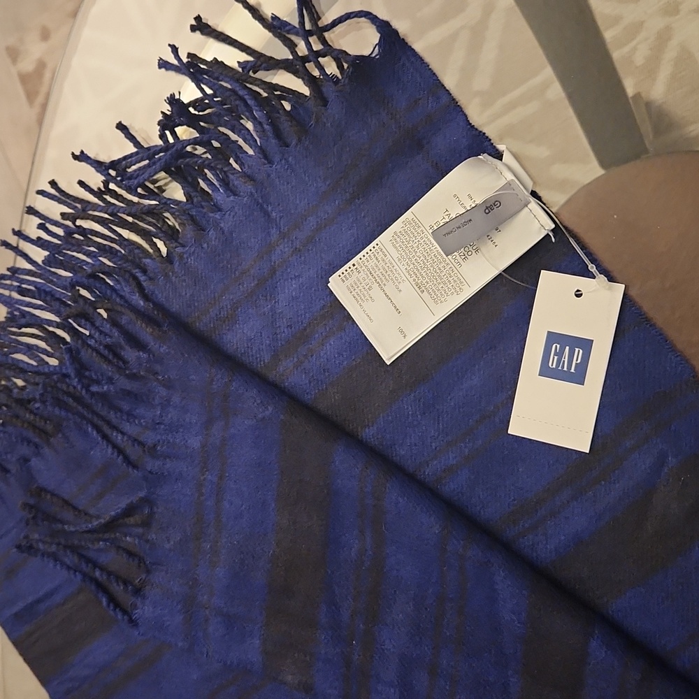 Gap Scarf